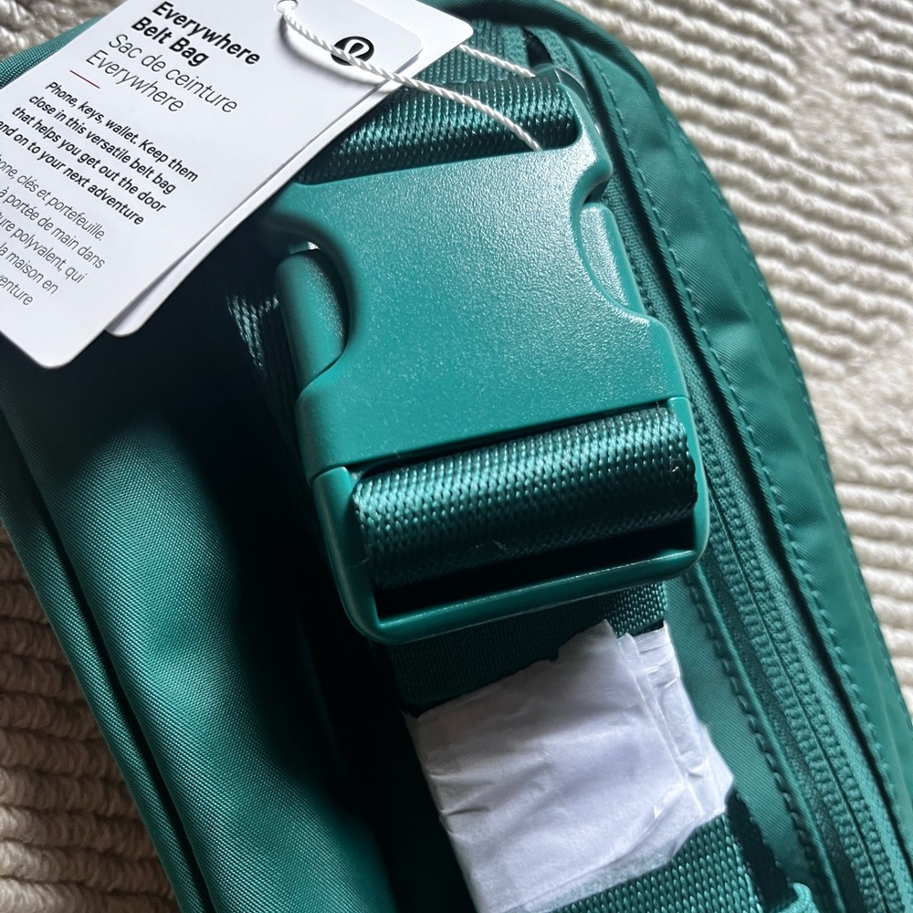Lululemon Crossbody belt bag - Picture 3 of 6